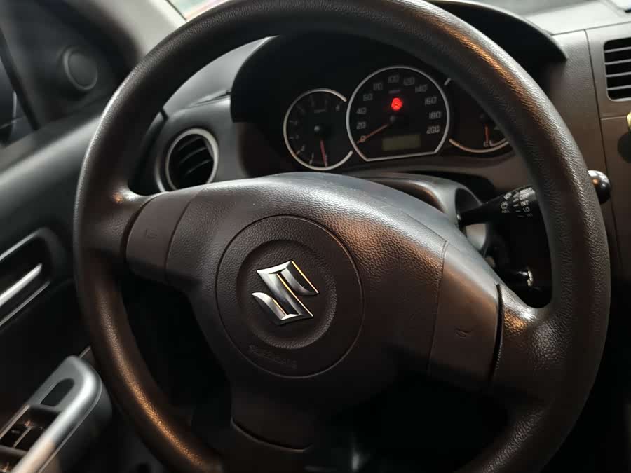 铃木 雨燕 2014 汽车图片 #15