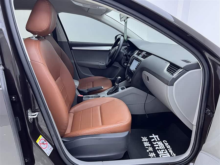 Skoda Octavia 2015 car image #15