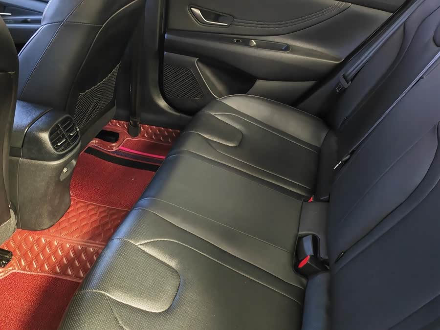 Hyundai Elantra 2023 immagine di auto #15