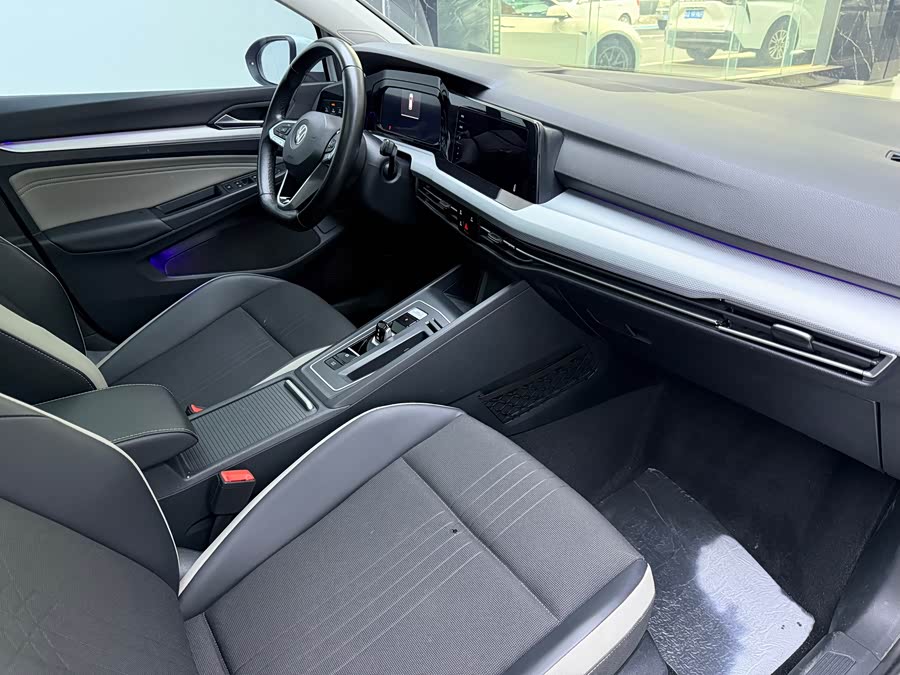 Volkswagen Golf 2024 car image #15
