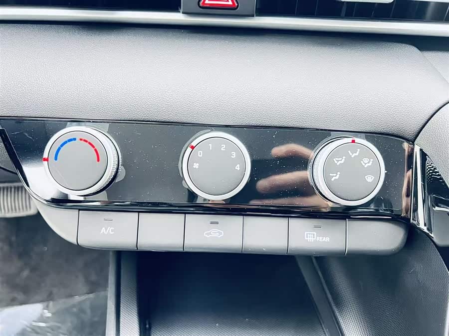 Hyundai Elantra imagen de coche #15