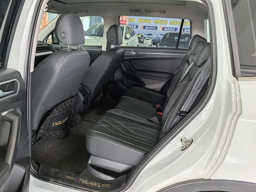 Volkswagen Tiguan L 2022 immagine di auto #15