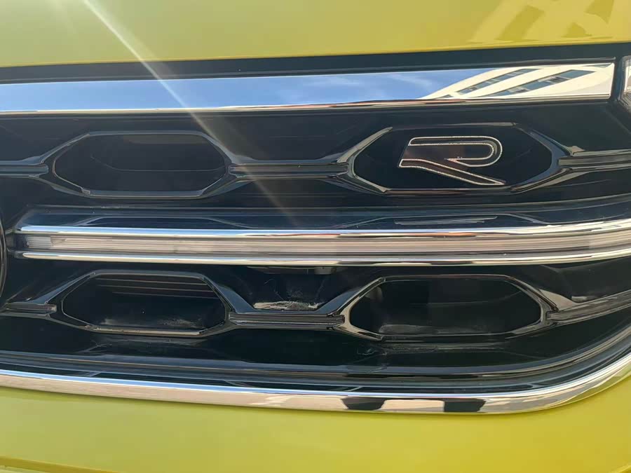 Volkswagen T-Roc 2023 car image #15