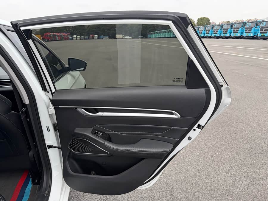 GEELY Emgrand 2021 car image #15
