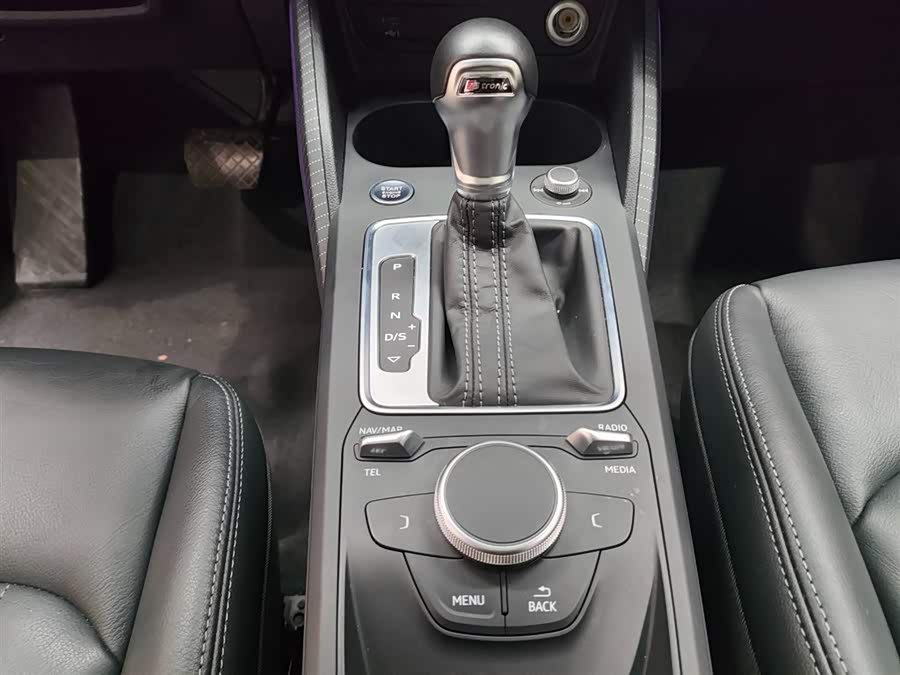 Audi Q2L 2024 صورة سيارة #15