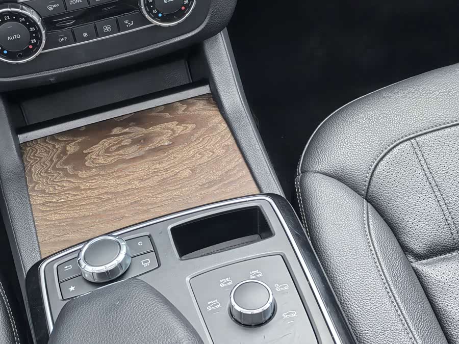 Mercedes-Benz GLE Class 2016 car image #15