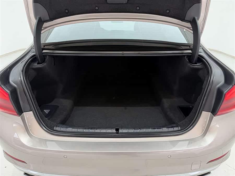 BMW 5 Series 2018 imagem de carro #15