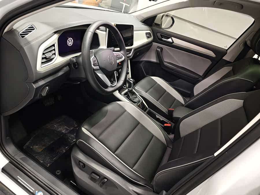 Volkswagen T-Roc 2023 car image #15
