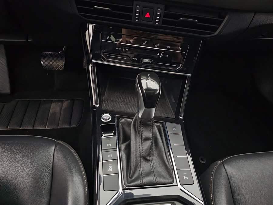 Volkswagen Passat 2021 car image #15