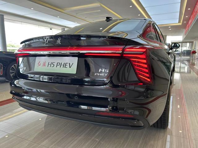 HongQi H5 PHEV 2025 #15 HongQi H5 PHEV 2025 car image #15