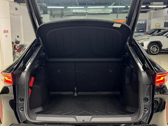 Volkswagen ID.UNYX 06 2024 #15 Volkswagen ID.UNYX 06 2024 صورة سيارة #15