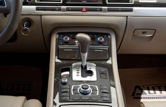 Audi S8 2009 car image #15