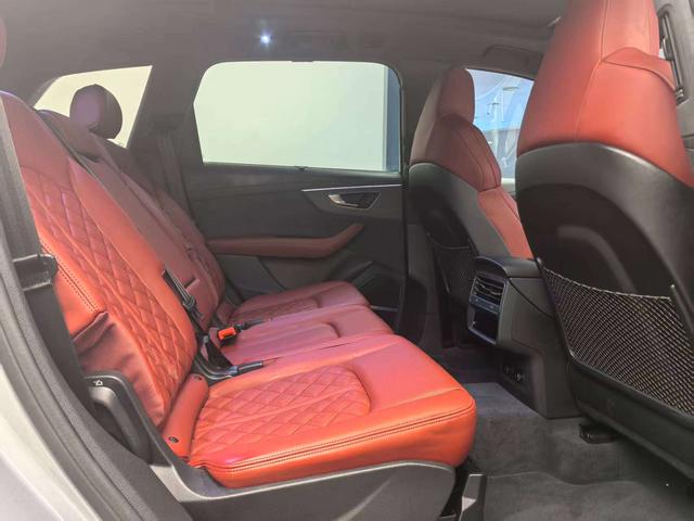 Audi SQ7 2024 car image #15