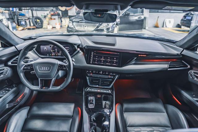 Audi RS e-tron GT 2023 car image #15