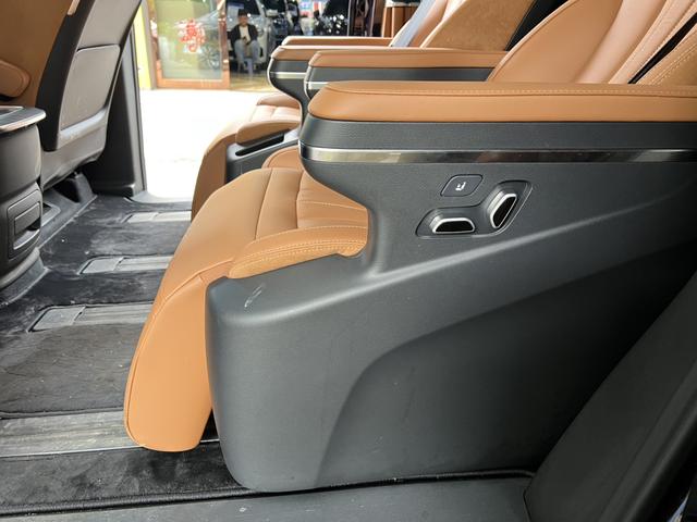 HongQi HQ9 PHEV 2024 #15 HongQi HQ9 PHEV 2024 car image #15