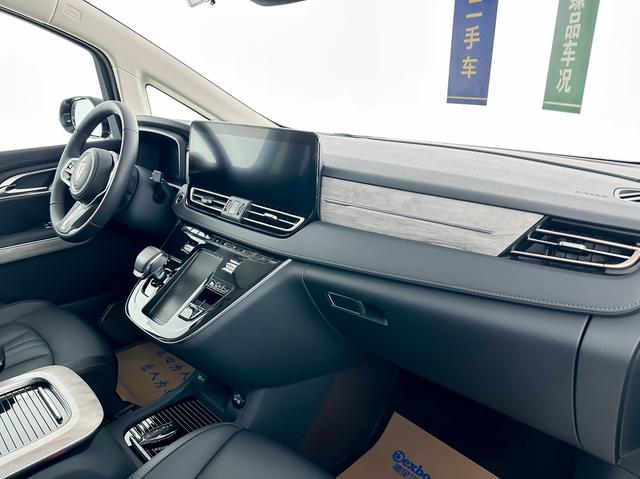 HongQi HQ9 PHEV 2025 #15 HongQi HQ9 PHEV 2025 car image #15