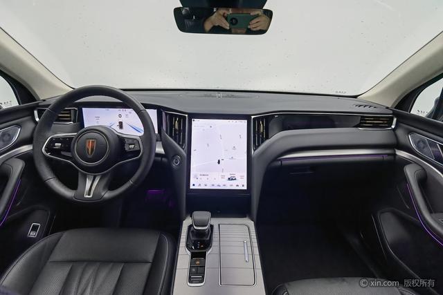 HongQi HS7 PHEV 2025 car image #15