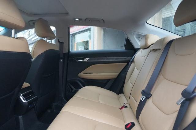 GEELY Emgrand L HiP 2024 immagine di auto #15