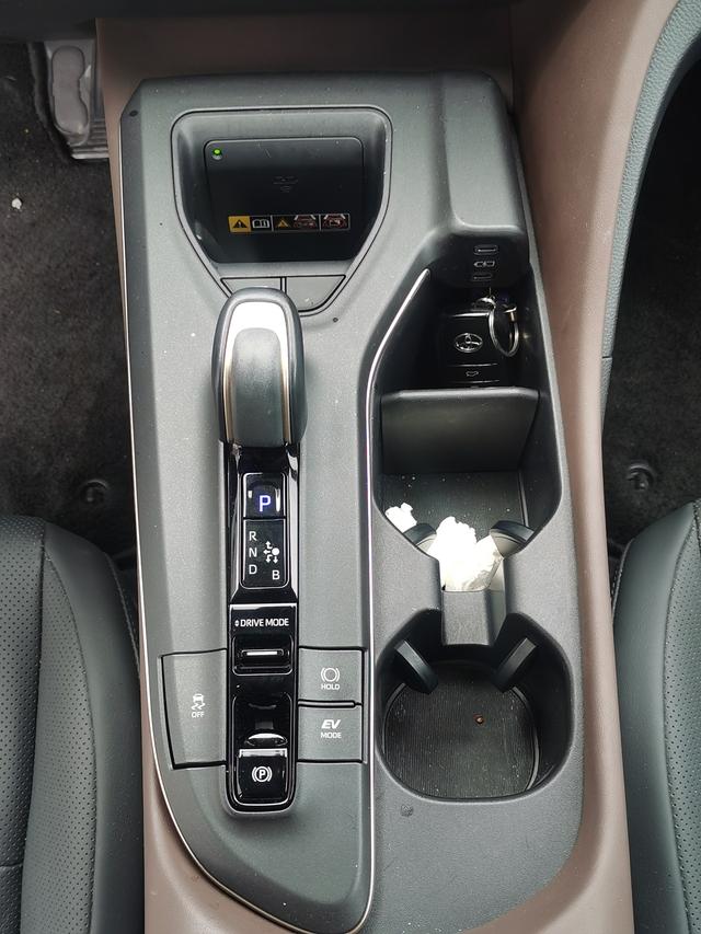 Toyota CrownSportCross 2023 image de voiture #15