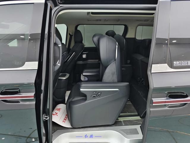 HongQi HQ9 PHEV 2024 #15 HongQi HQ9 PHEV 2024 car image #15