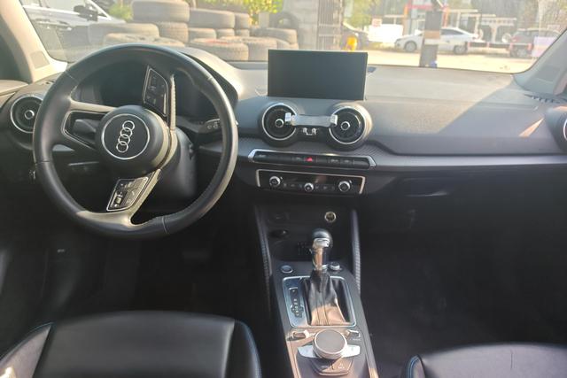 Audi Q2L e-tron 2020 imagen de coche #15