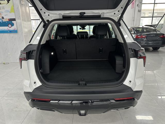 Chevrolet Equinox Plus 2025 car image #15