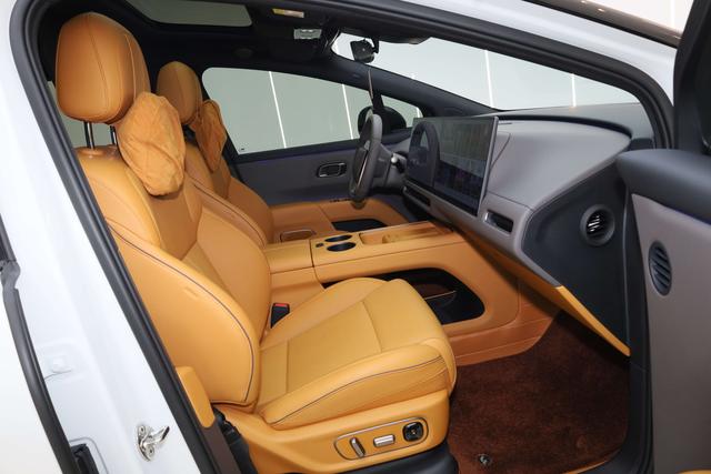 Li i8 2025 image de voiture #15