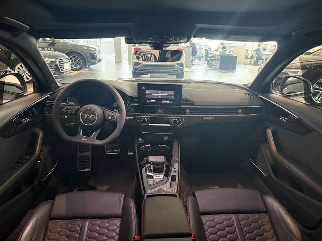 Audi RS 4 2023 car image #15