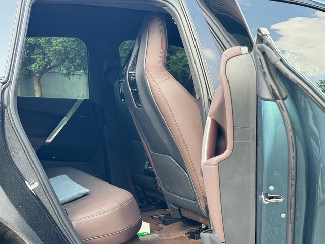 BMW iX 2024 car image #15