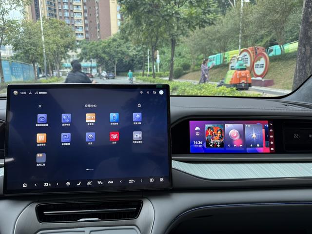 Denza N7 2023 #15 Denza N7 2023 car image #15