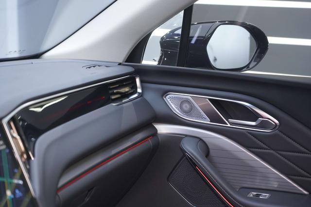 HongQi HS7 PHEV 2025 car image #15