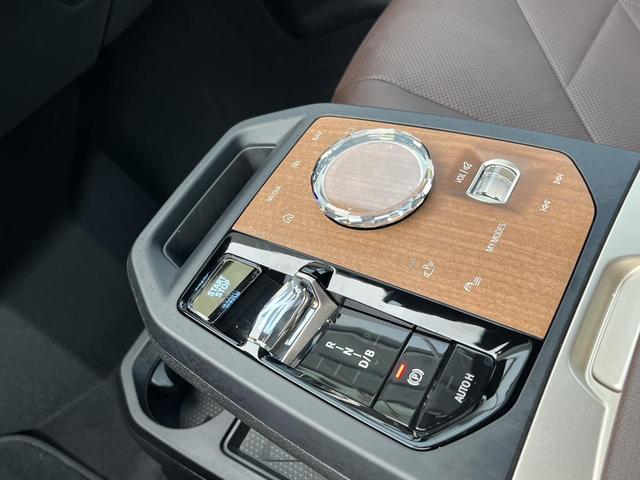 BMW iX 2024 immagine di auto #15