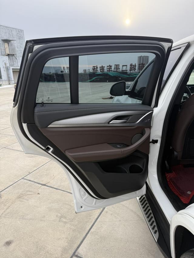 BMW X4 2021 car image #15