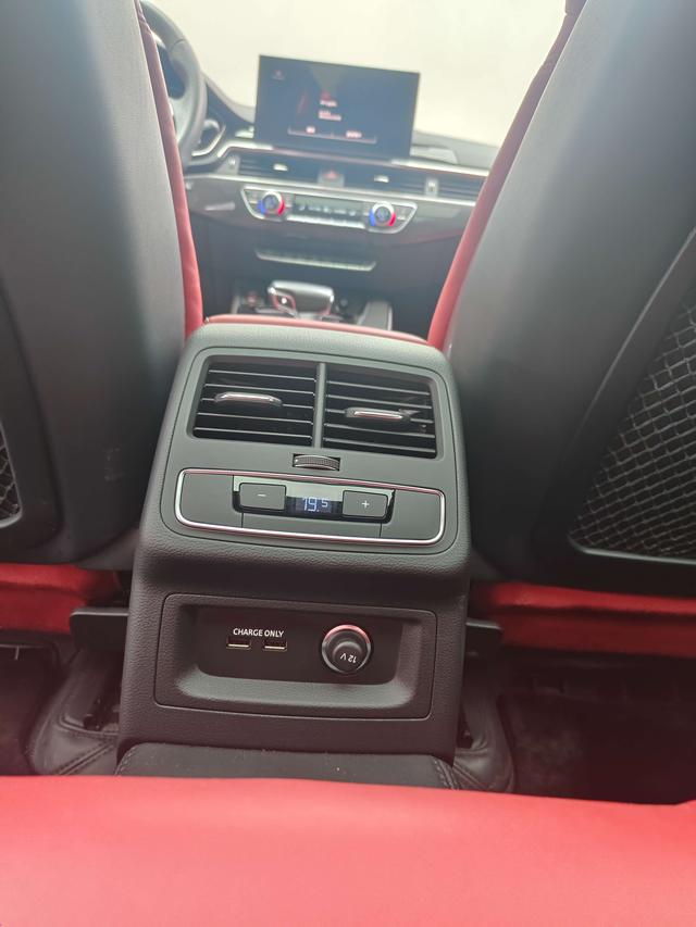 Audi S4 2023 صورة سيارة #15