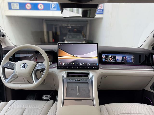 Denza N9 2025 #15 Denza N9 2025 car image #15