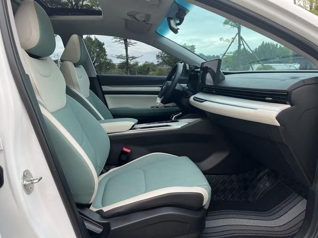 GEELY Emgrand L HiP 2023 car image #15