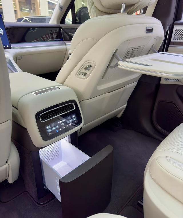 Denza N8 2025 صورة سيارة #15