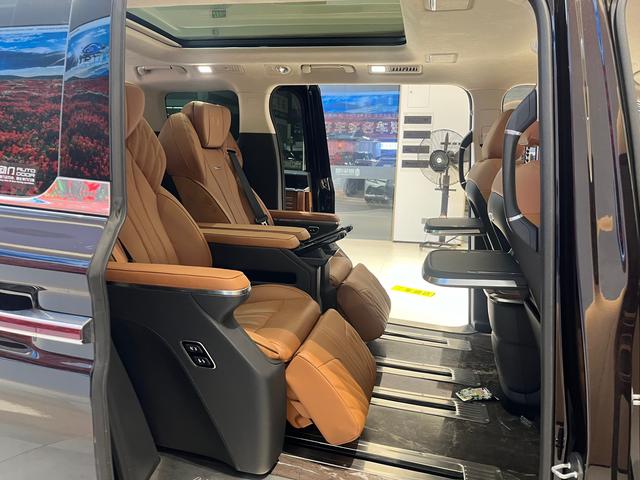 HongQi HQ9 2023 #15 HongQi HQ9 2023 car image #15