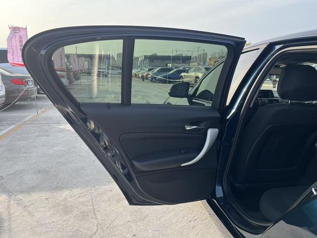 BMW 1 Series (Imported) 2012 car image #15