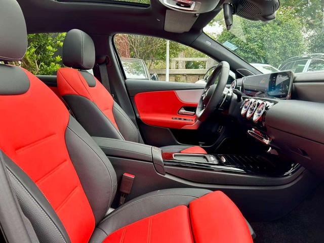 Mercedes-Benz A AMG 2025 image de voiture #15