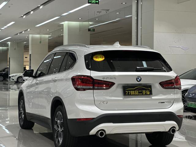 BMW X7 M60i 2022 car image #15
