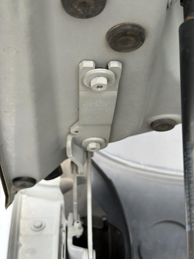 BMW i5 M60 2011 car image #15