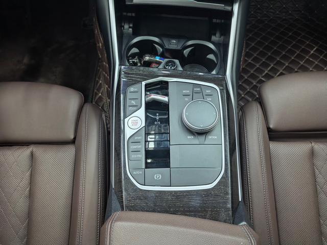 BMW M760Le 2023 #15 BMW M760Le 2023 car image #15