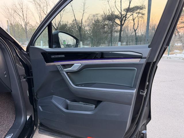 Volkswagen Touareg 2018 car image #15