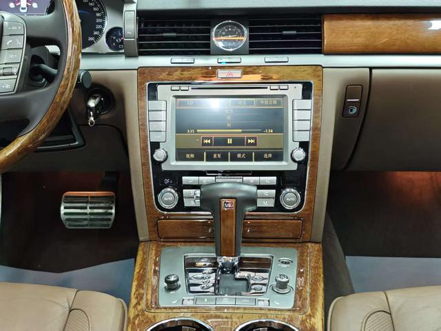 Volkswagen Pheaton 2011 immagine di auto #15