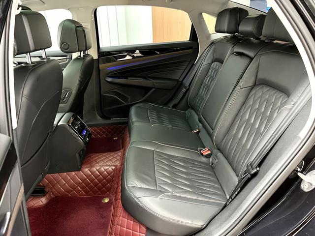 Volkswagen Passat 2020 car image #15