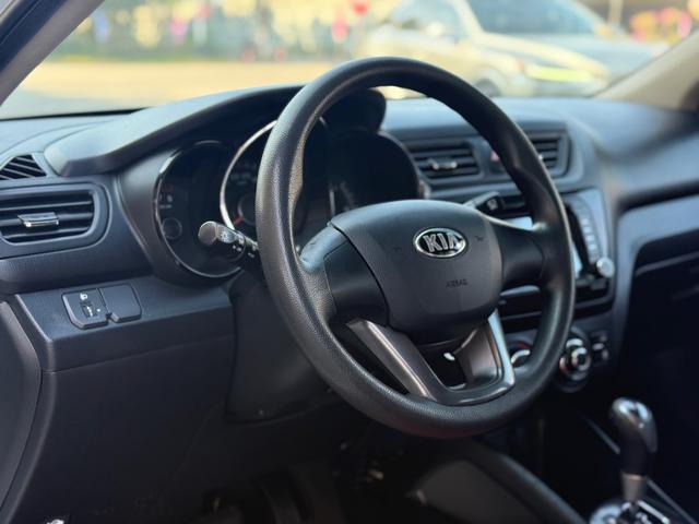 Kia K2 2014 car image #15
