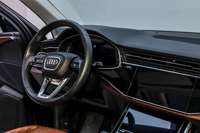 Audi Q7 2021 car image #15