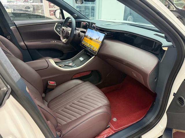 Avatr 11 2024 car image #15