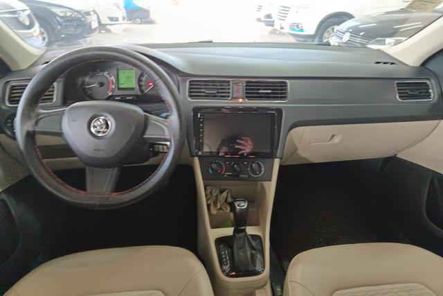 Skoda Rapid 2017 car image #15